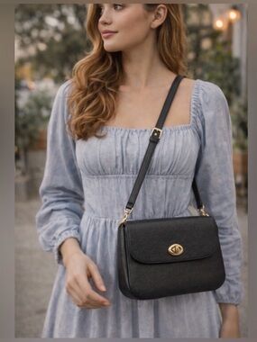 Classic black Coach leather bag ✨